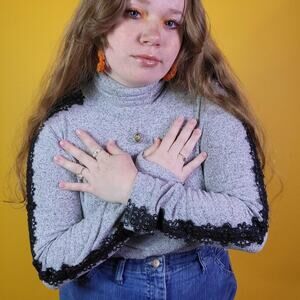 Simply Vera Wang Soft Gray Turtleneck with Black Lace Sleeve Detail, M